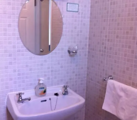 Guest house Ashling House Serviced