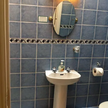 Guest house Ashling House Serviced