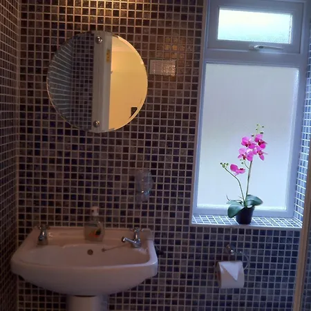 Guest house Ashling House Serviced