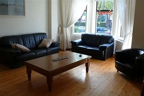 Ashling House Serviced 게스트하우스 3*